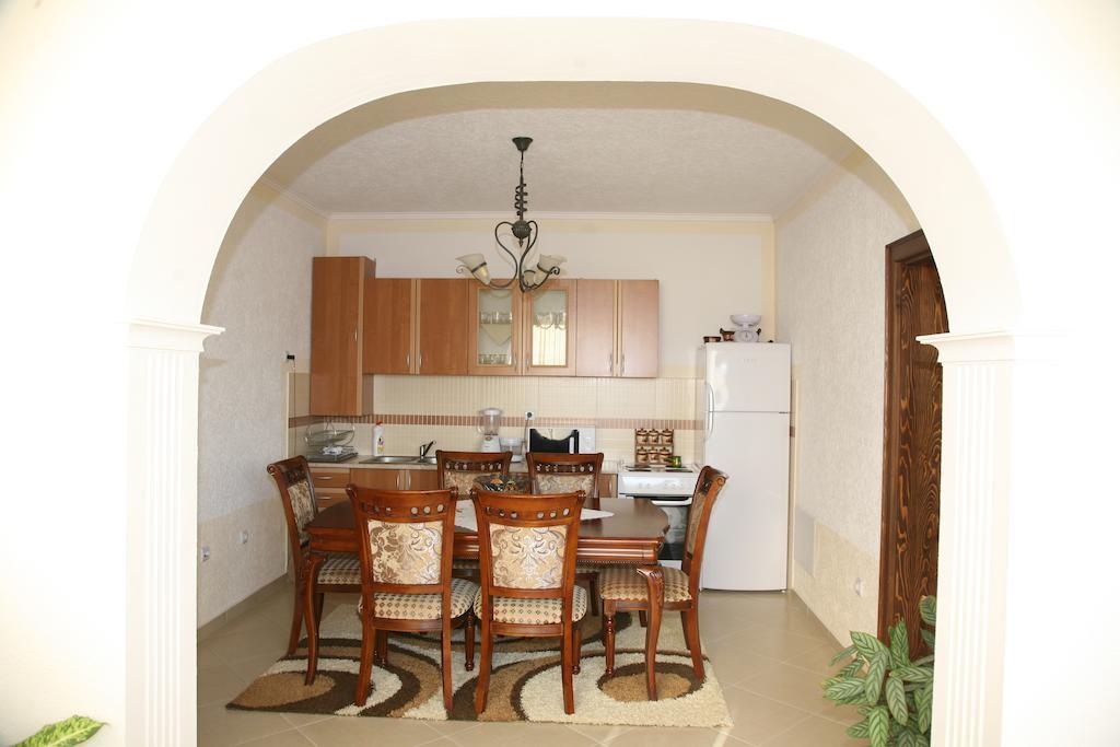 Queen Kodre Apartments Улцин Стая снимка